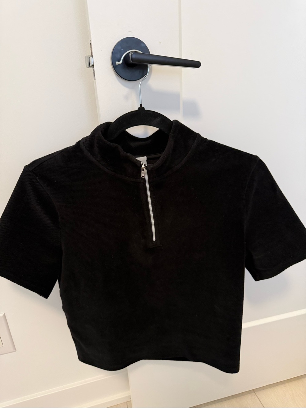ALO Yoga Black Velour Logo Tee